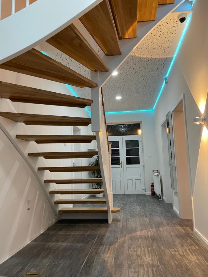 Citygluecknms - Direkt Am Bahnhof Und Einkaufszentrum Neumünster Exteriör bild