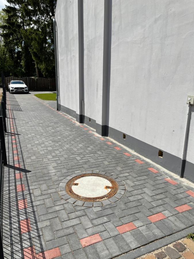 Citygluecknms - Direkt Am Bahnhof Und Einkaufszentrum Neumünster Exteriör bild